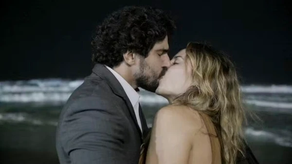 Ivan se rendeu aos encantos de Heleninha logo depois por Reprodução