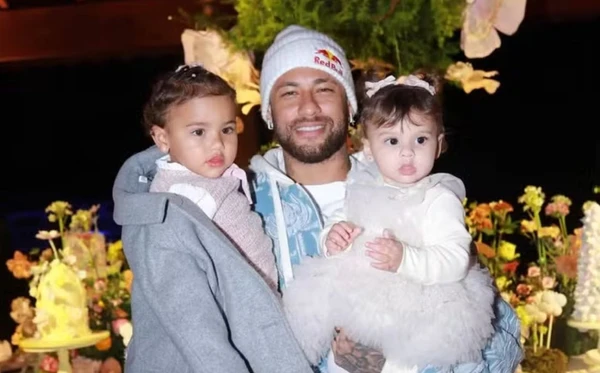 Mavie, Neymar e Helena