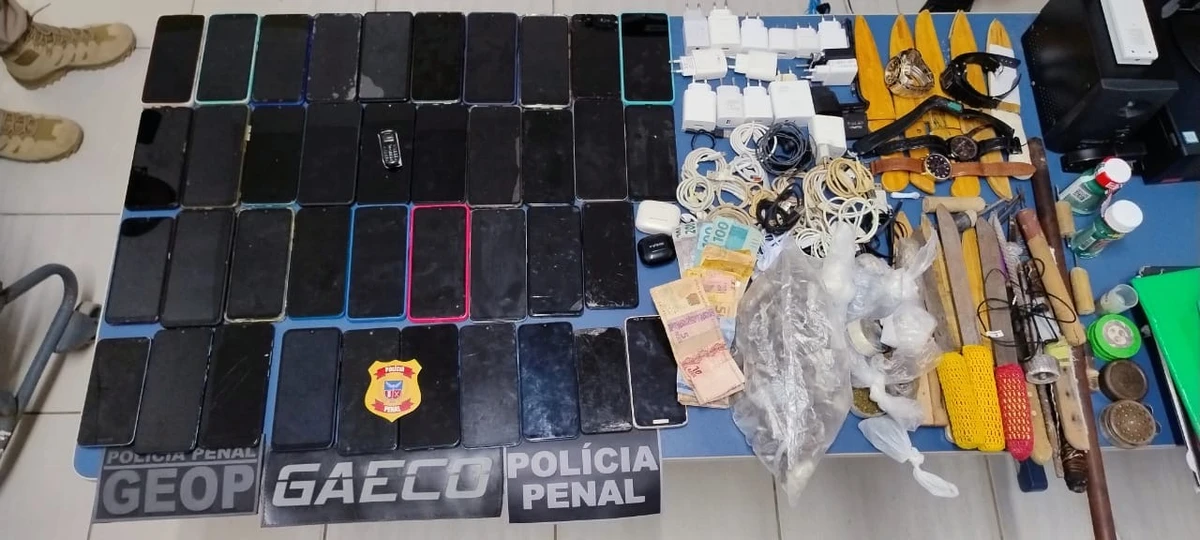 Objetos apreendidos durante operação no Cojunto Penal de Teixeira de Freitas por Operação no Cojunto Penal de Teixeira de Freitas