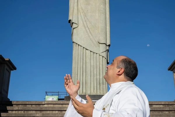 Padre Omar por Reprodução