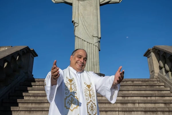 Padre Omar por Reprodução