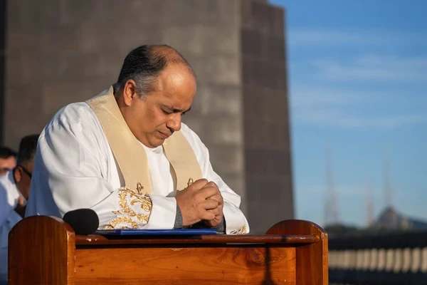 Padre Omar por Reprodução