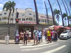 Imagem - Poste atingido por carro cai sobre barraca em Brotas: ‘Caiu a 50 centímetros da nossa frente’