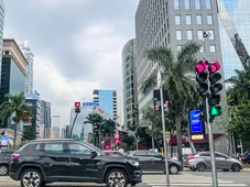 Imagem - Parar no sinal vermelho pode render multa; veja como evitar