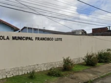 Imagem - Criminosos arrombam escola em Salvador e furtam tablets, computadores e outros aparelhos