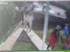 Imagem - Vídeo mostra momento em que alunos fogem de ataque com faca em escola no RS