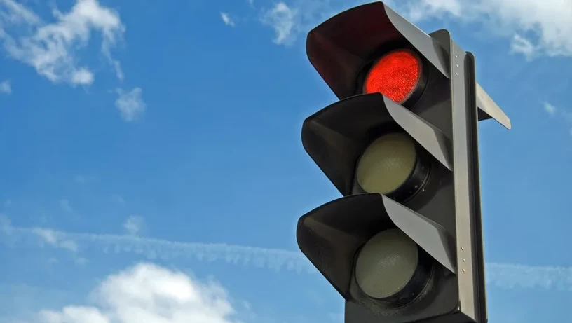 Imagem - Que horas pode passar no sinal vermelho sem tomar multa em Salvador? Transalvador explica