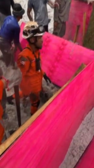 Acidente ocorreu em obra de urbanização  por Reprodução / TV Bahia