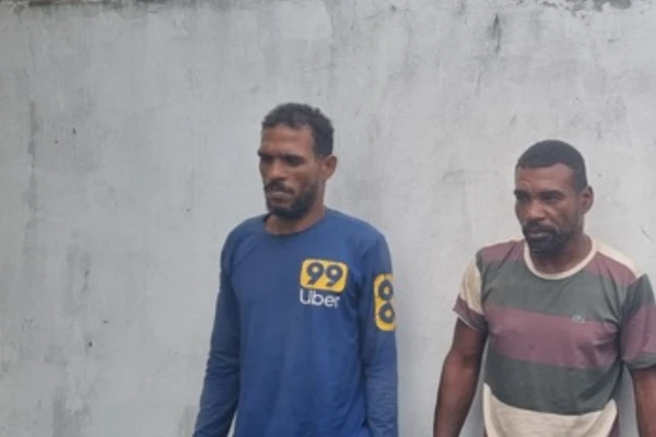 Suspeito foi preso com outros homens  por Reprodução