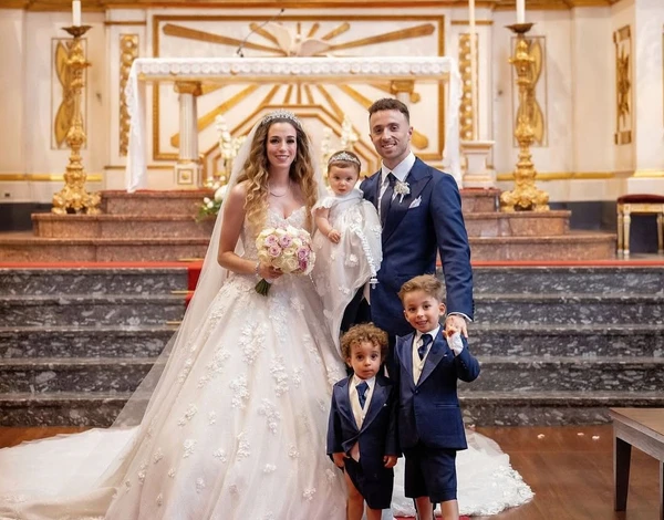 Diogo Jota, sua esposa Rute Cardoso e os três filhos por Reprodução