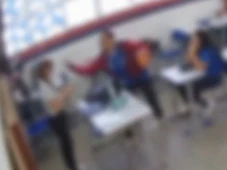 Imagem - Professora recebe tapa na cara de aluno dentro de sala de aula na Bahia