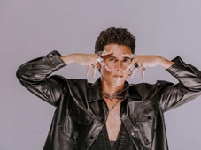Imagem - Baiano Rodrigo Lelis estrela monólogo e vive Padre Bida na novela 'Guerreiros do Sol'