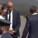 Imagem - Após 'tapa', Brigitte ignora ajuda de Macron em recepção com príncipe William