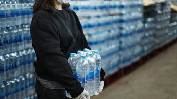 Na prática, essa escolha costuma pesar no bolso e ainda traz consequências negativas para o meio ambiente