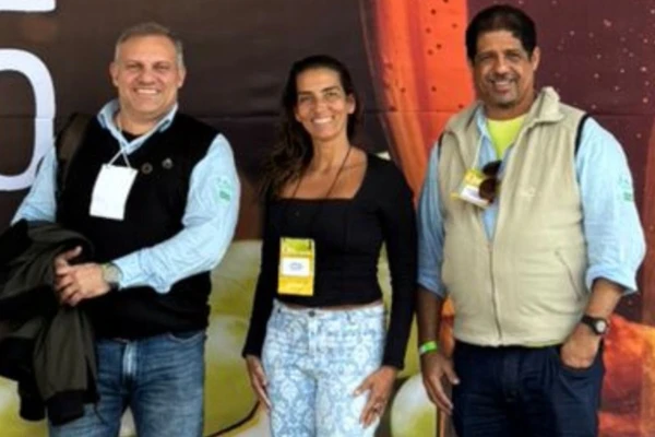 Os queijistas João Torreão, Fabiana Mortimer e Eduardo Teixeira representando a Bahia como jurados no Festival Nacional do Queijo