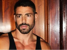 Imagem - Cauã Reymond é flagrado aos beijos com modelo após um ano de romance discreto