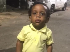 Imagem - Corpo de bebê que comeu calabresa envenenada é enterrado em Salvador: 'Descuido'