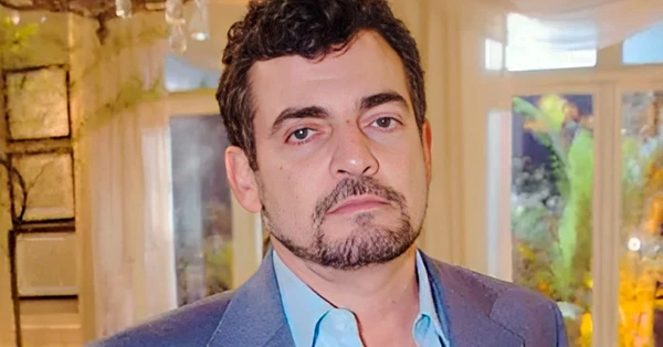 Buza Ferraz, intérprete do médico Marcos em 'História de Amor' por Reprodução