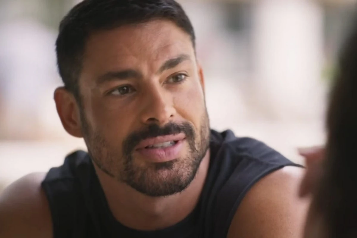 Cauã Reymond  por Reprodução