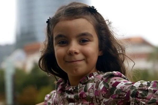 Cena da minissérie Ángela, da Netflix por Reprodução