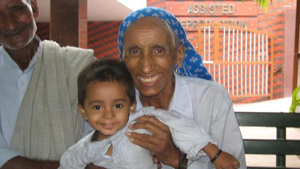 Daljinder Kaur teve filho com mais de 70 anos por Reprodução
