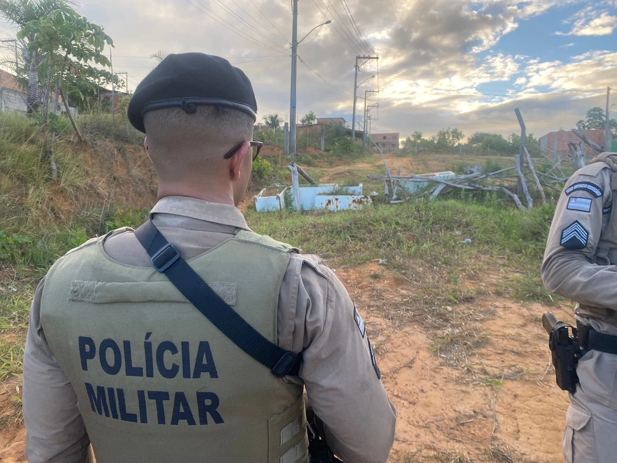Dez barricadas instaladas por grupos criminosos foram destruídas por Divulgação