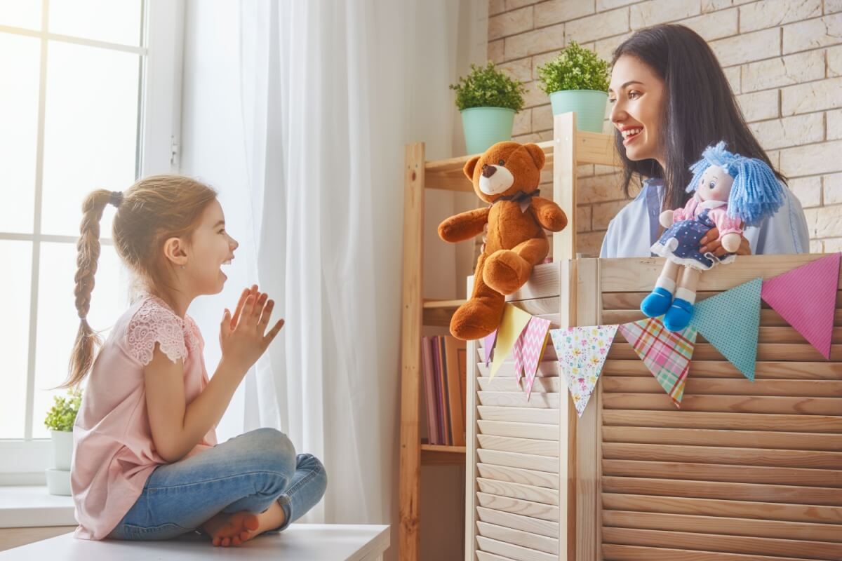 As férias escolares podem ser uma oportunidade valiosa de conexão afetiva e desenvolvimento emocional (Imagem: Yuganov Konstantin | Shutterstock)