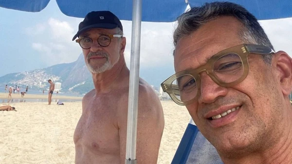 Marcos Caruso e o marido, o enfermeiro Marcos Paiva por Reprodução