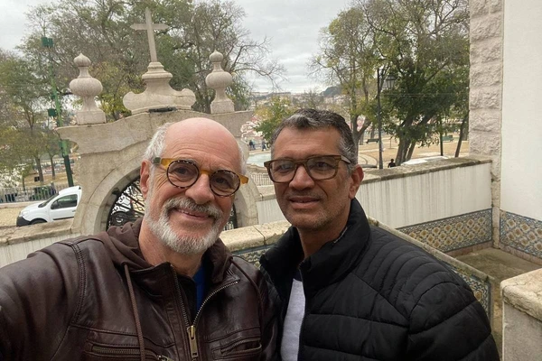 Marcos Caruso e o marido, o enfermeiro Marcos Paiva por Reprodução