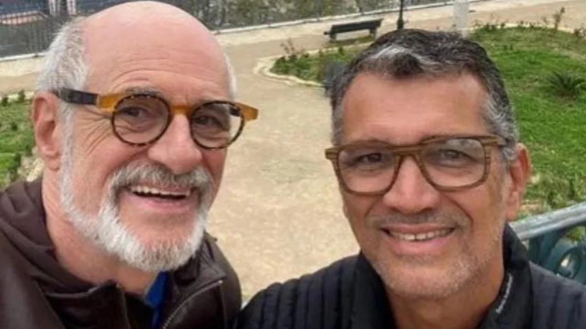Marcos Caruso e o marido, o enfermeiro Marcos Paiva por Reprodução