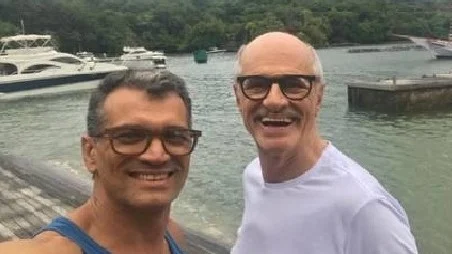Marcos Caruso e o marido, o enfermeiro Marcos Paiva por Reprodução