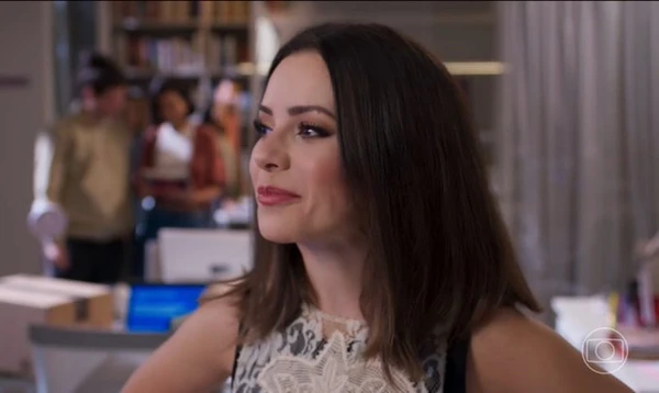 Sandy em participação na novela das 9, 'Vale Tudo' por Reprodução/TV Globo 