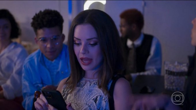 Sandy em participação na novela das 9, 'Vale Tudo' por Reprodução/TV Globo 
