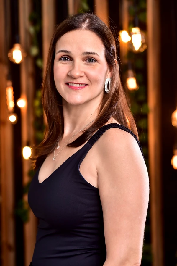 A professora Patrícia Fernandes lembra que, enquanto a geração Z espera flexibilidade, personalização e propósito claro nas empresas, muitas organizações operam com padronização rígida