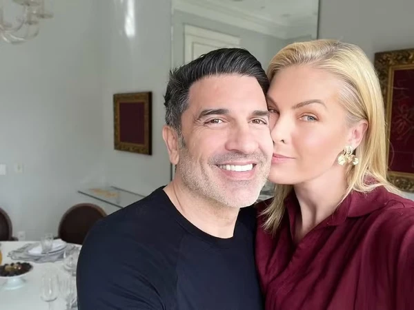 Ana Hickmann reúne família para celebrar alta de Edu Guedes   por Repodução/Instagram