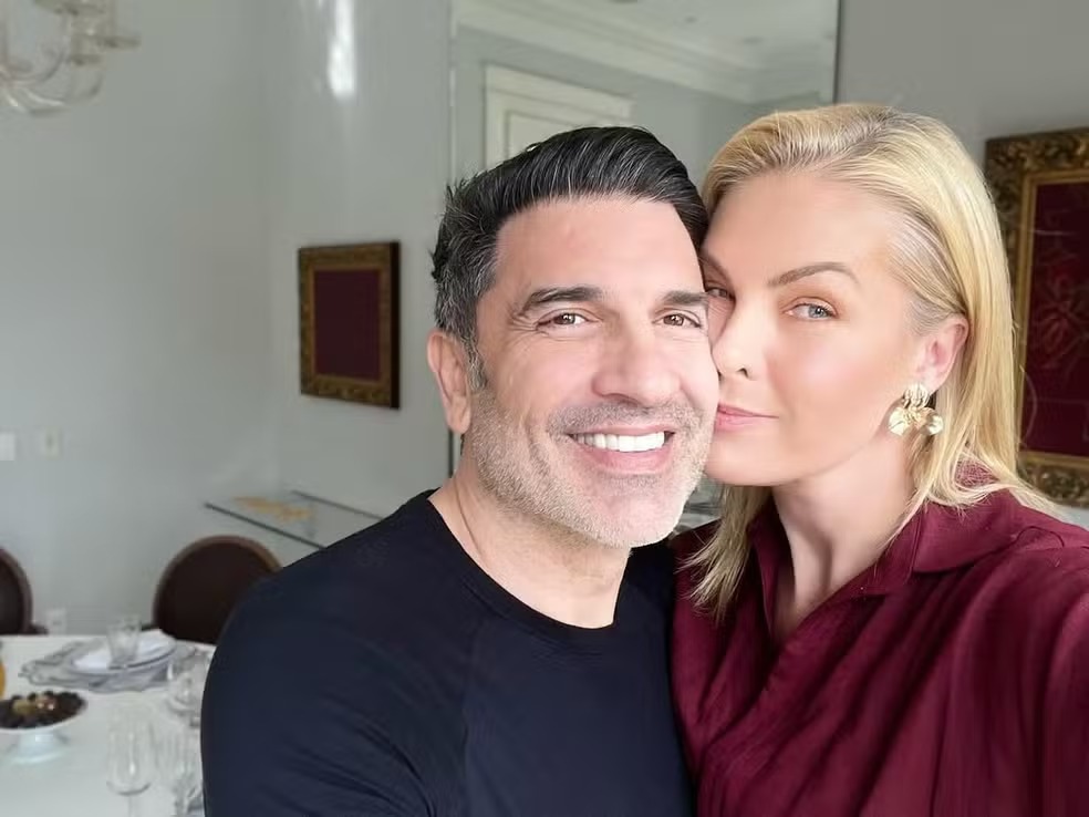 Ana Hickmann reúne família para celebrar alta de Edu Guedes   por Repodução/Instagram
