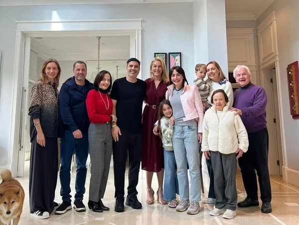 Ana Hickmann reúne família para celebrar alta de Edu Guedes   por Repodução/Instagram