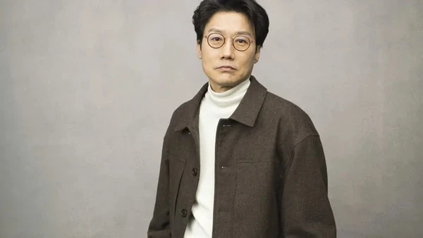 Diretor sul-coreano Hwang Dong-hyuk e criador de Round 6 revela que perdeu 9 dentes durante as gravações por Reprodução