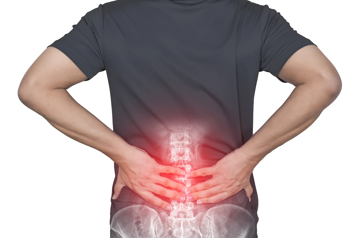 Dores na coluna por Shutterstock
