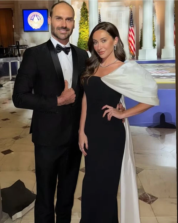 Eduardo e Heloisa Bolsonaro por Reprodução