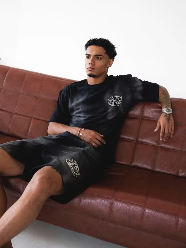 João Mendes vira modelo em campanha por Reprodução/Instagram