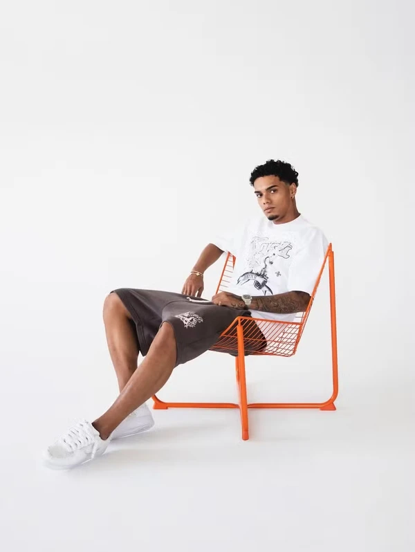João Mendes vira modelo em campanha por Reprodução/Instagram
