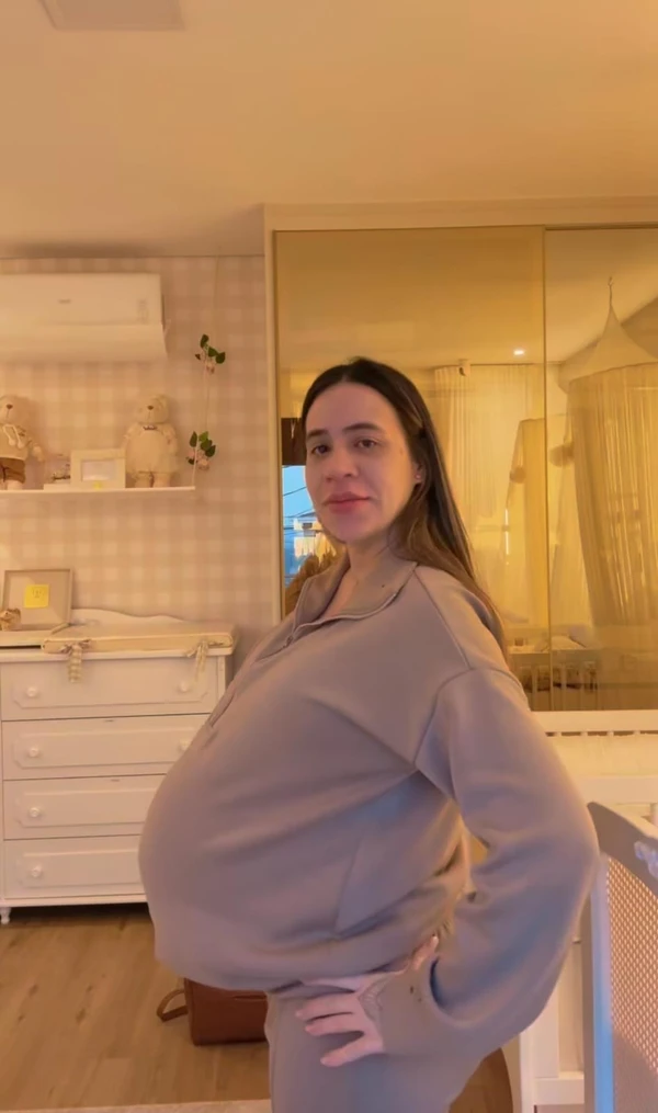 Karine Carrijo em vídeo publicado para os filhos  por Reprodução/Redes Sociais 