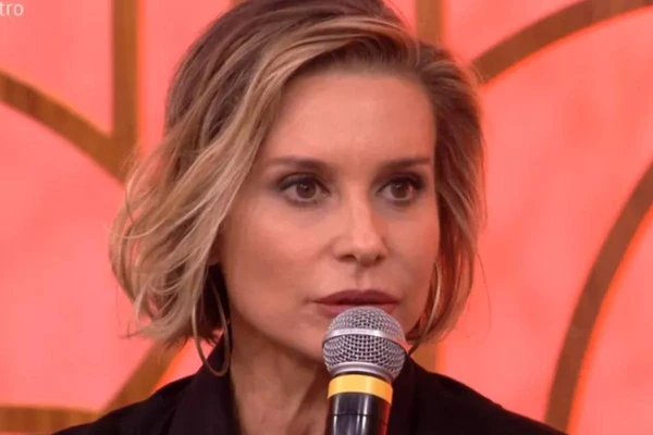 Paula Burlamaqui por Reprodução