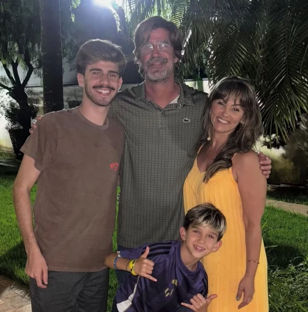 Suzana Alves e família por Reprodução