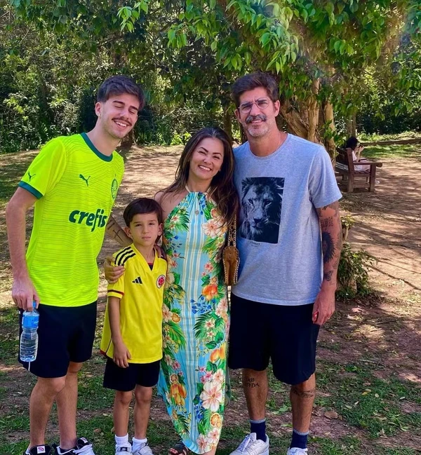 Suzana Alves e família por Reprodução