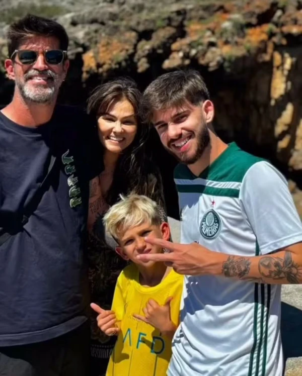 Suzana Alves e família por Reprodução