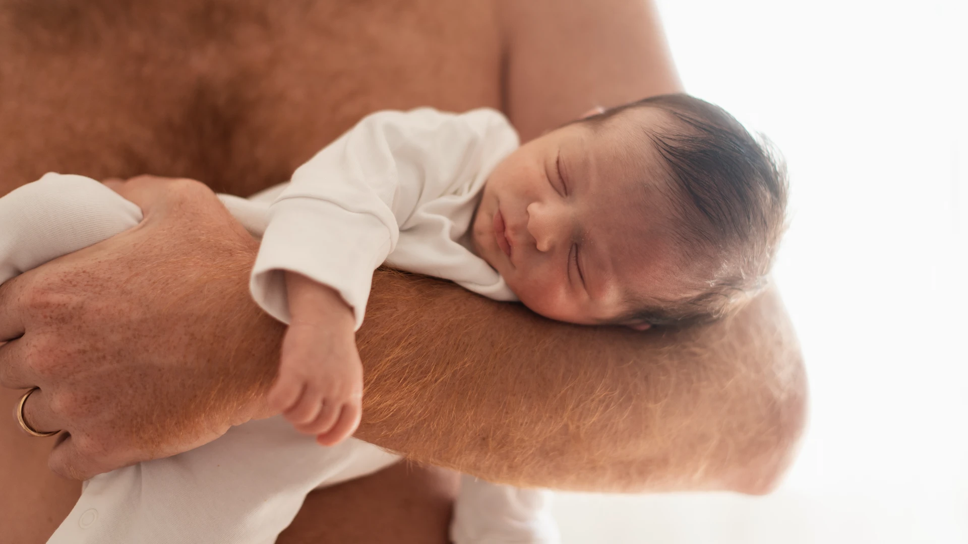 Imagem - Bebê de 10 meses sofre alterações na genitália após contato com gel de testosterona do pai