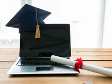 Imagem - Diploma de papel deixa de ter validade; entenda o que muda para quem já tem