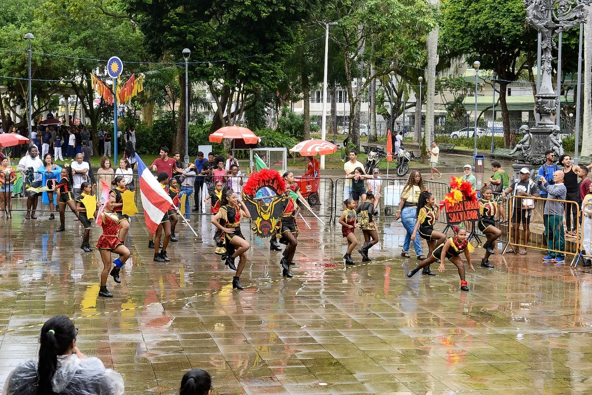 Festival de Fanfarras e Balizas que foi realizado na Praça do Campo Grande neste sábado (12) por Jefferson Peixoto / Secom PMS